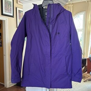 Women’s Mountain Hardware ski jacket
